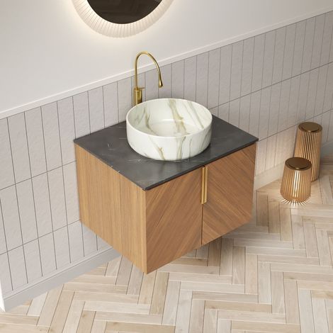 Lavabo mural 61 cm avec cuve ronde blanche céramique effet pierre, plan de travail noir en pierre agglomérée, meuble 2 battants en contreplaqué teinte chêne brun