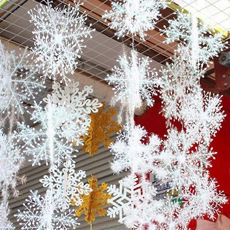30 flocons de neige blancs en plastique, décorations de Noël artificielles à suspendre pour un sapin féérique. (1/4)