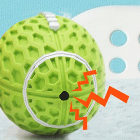 Balle à mâcher interactive en caoutchouc souple et résistant aux morsures pour chien, en forme de ballon de football couineur, idéale pour l'intérieur et l'extérieur. Petite, verte. (1/3)