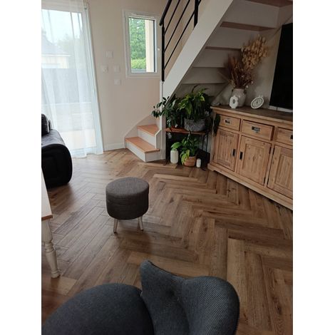 Sol - Lames PVC clipsable chevron - sous-couche intégrée - garantie 30 ans - Imitation chêne foncé - Dimensions L 60cm X l 12,5cm - Epaisseur 5,5mm
