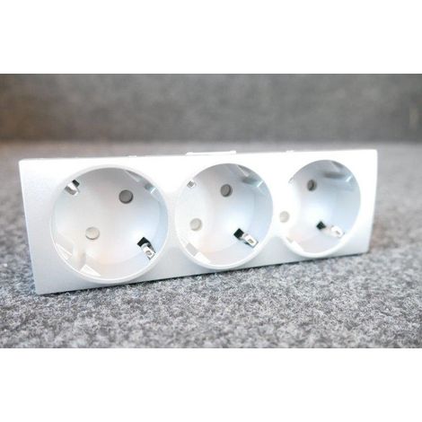 Bloc 3 prises 2P+T 16A standard Allemand (SCHUKO) 45° aluminium 135x45mm à clipser ALTIRA