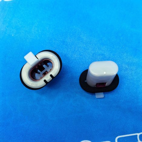 88304-2DX0A is suitable for Nissan Tiida, Sylphy, X-Trail, Sunny, and Qashqai rear seat buckle fixing clips. (1/4)