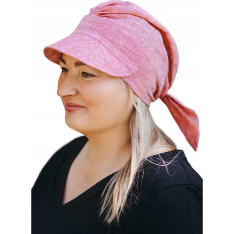 Tess roter Leinenschal mit Visier, auch nach der Chemotherapie (1/5)