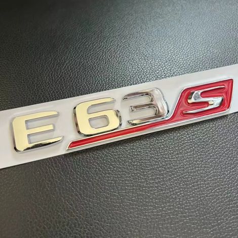 (Rouge chromé E63S) - Convient pour les accessoires Mercedes-Benz E63 E63S W213 avec logo E63 E63S noir en ABS. (1/5)
