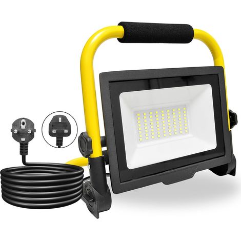 50W Projecteur LED Portable de Chantier avec Prise, 5000LM Lampe d'extérieur Pliable,rotation à 360°, pour travaux d'atelier, garage, terrasse, jardin, étanche IP66, 6000K Blanc (1/5)