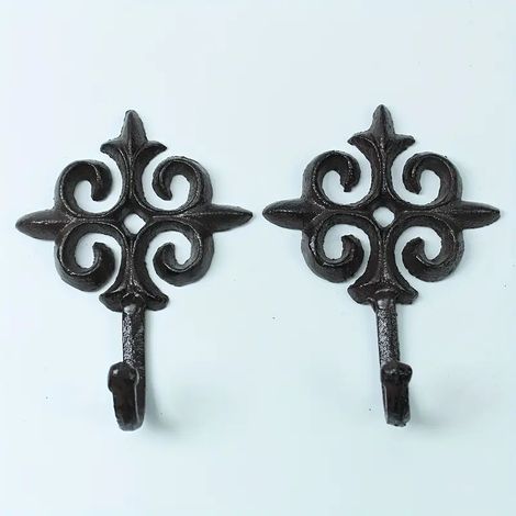 Zwei Vintage-Wandhaken aus Gusseisen, rustikale Metallgarderoben, geeignet zur Dekoration von Haus, Garten und Terrasse.