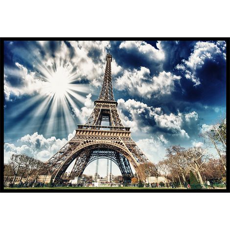 Affiche encadrée tour Eiffel sous un ciel dramatique (1/5)