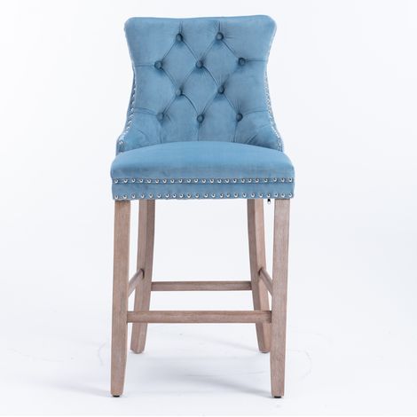 Lot de 2 tabourets de bar contemporains en velours bleu clair, pieds en bois, garniture clous chromés, capitonnage boutons, style loisir, chaises de bar DE2002LB (1/5)