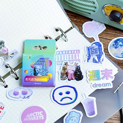 Schachtel mit 46 Vaporwave-Stickern, ideal für Tagebücher, Fotoalben und Dekoration. Perfekt zum Gestalten eigener Sticker. (1/5)