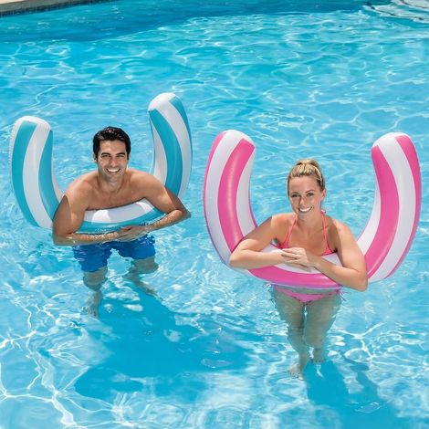 Gebogene Poolnudeln (76 x 61 cm) – aufblasbares Schwimmspielzeug für Erwachsene mit rosa-blauen Streifen – ideal für Pool, Strand und Urlaub (1/5)