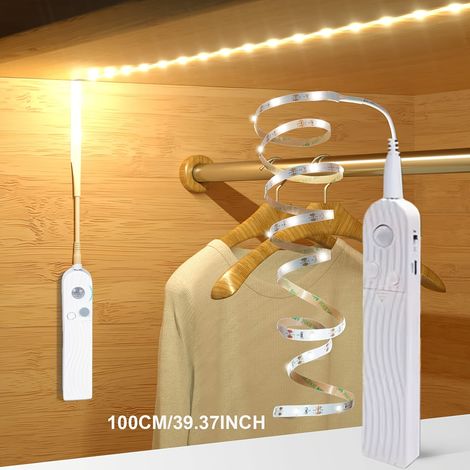 Bande lumineuse LED à détecteur de mouvement 100 cm/300 cm/500 cm, alimentée par piles, fixation murale pour armoire, escalier, garde-manger, placard, lit. (1/5)