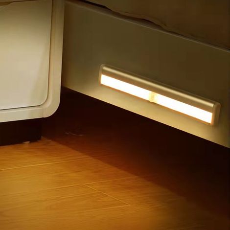 Bande lumineuse longue à 10 LED avec minuterie, intensité variable, alimentée par piles, télécommande et revêtement magnétique intelligent. (1/5)