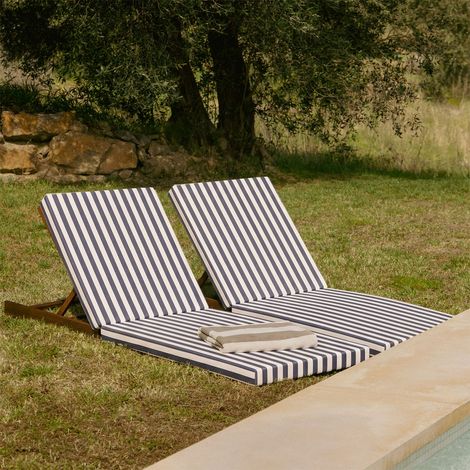 Lot de 2 chaises longues inclinables en bois d'acacia Idaira SKLUM Blanc - Bleu Marine