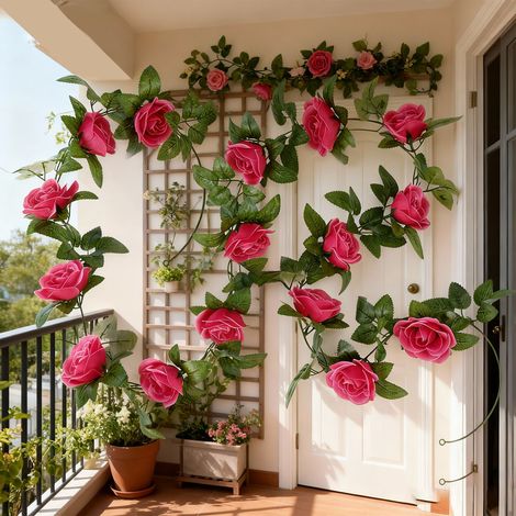 Florale Offenbarung: Robuste 2,4 m lange Wanddekoration aus Kunststoff und Seidenstoff für festliche Anlässe (1/5)