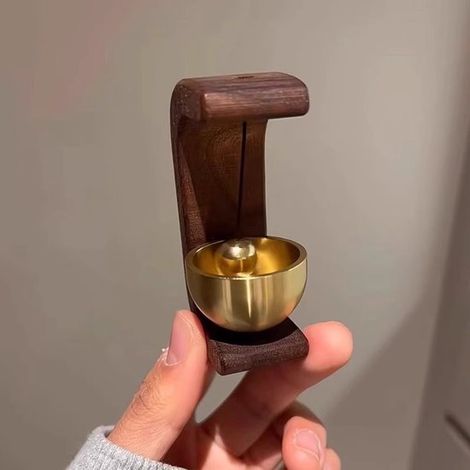 Sonnette magnétique, luxueuse sonnette en laiton à énergie éolienne avec effet dopamine, à suspendre dans une chambre, sonnette décorative d'entrée, 7,5 x 5 cm (1/4)