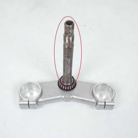 [PRODUIT D'OCCASION] Té de fourche inférieur pour moto Suzuki GSX 1100 F 1988 à 1994 (1/5)