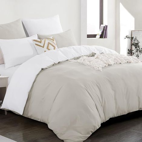 Housse de Couette 240x260 Réversible avec 2 Taies d'oreiller 65x65 cm (Beige/Blanc) - Parure de Lit 260 x 240 Adulte Personne Microfibre, Parure Couette Fermetures éclair (1/3)