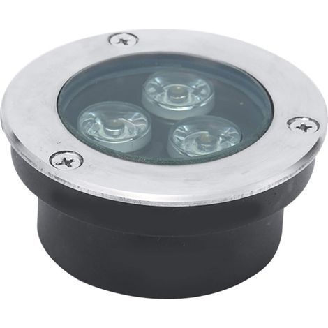 Des spots LED encastrés dans la terrasse de la piscine et une pelouse en acier inoxydable 304 agrémentent l'espace extérieur. (1/5)