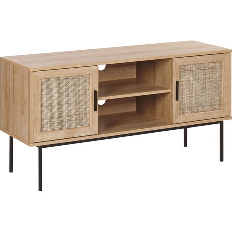 Beliani – Meuble TV boho avec 2 portes en cannage de rotin – Dimensions 120x39x63 cm – Panneau de particules effet bois clair – Trous passe-câbles