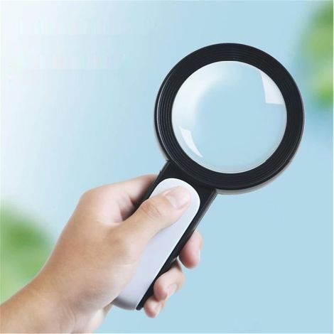 Loupe de Lecture éclairée, Loupe Rechargeable avec 18 LED Lumière, Loupe Grossissante à Main, Loupe Eclairante pour Seniors, Bijoulier, Artisanat (1/5)