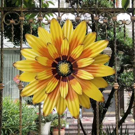 LAN Metall-Wanddekoration, 32 cm Metallblumen-Wanddeko, mehrschichtige Metallblumen-Wandkunst, Eisen-Wandskulpturen für Garten, Hof, Wohnzimmer, Schlafzimmer (Gelb) (1/5)