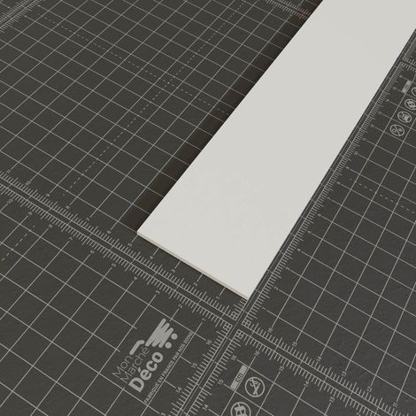Mon Marché Déco – Profil plat PVC 50 mm – Longueur 2,60 m – Lot de 5 – Souple et léger pour finition intérieure – Découpe facile et ajustement sur mesure