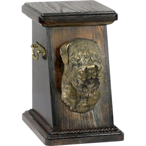 Terrier noir russe - une urne funéraire élégante ornée d'une statuette, une urne commémorative avec un buste de chien par Art-Dog (1/5)