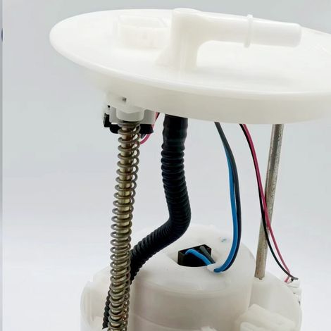 The reference numbers 15100-61P10, 15100-71L10, 1510061P10 and 1510071L10 are suitable for Suzuki vehicles.