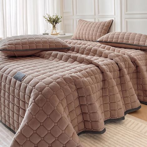 Couvre-lit, Parure de lit en Velours pour très Grand lit matelassé surdimensionné, avec 2 taies d'oreiller Assorties, pour Toutes Les Saisons (Café, 230 x 250 cm) (1/5)
