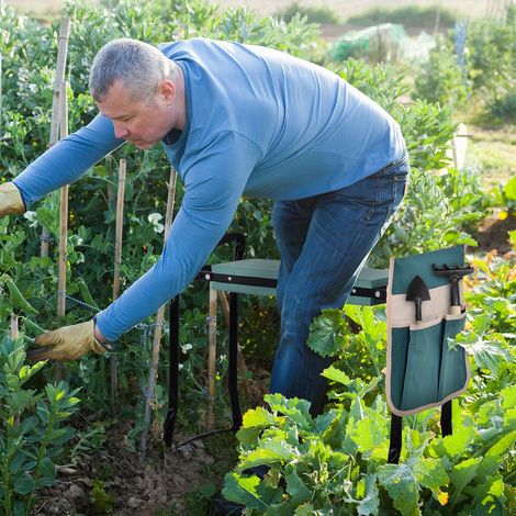 Outsunny Klappbarer Gartenhocker mit Werkzeugtasche, Knieschutzkissen, Gartensitz mit Polster, höhenverstellbar, bis 150 kg belastbar, Grün/Schwarz