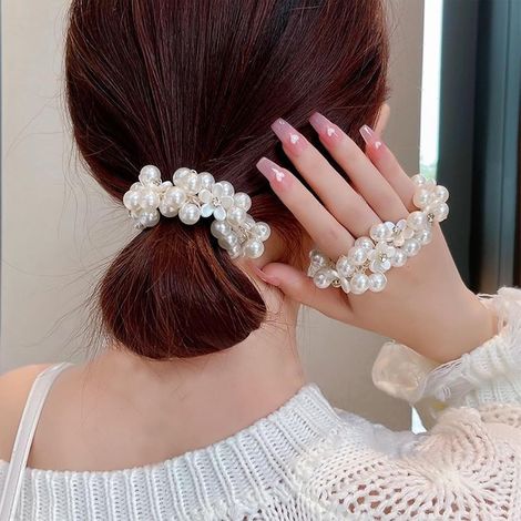 Chouchous ornés de perles et fleurs nacrées pack de 2 pièces, élastiques capillaires raffinés pour coiffure féminine (1/3)