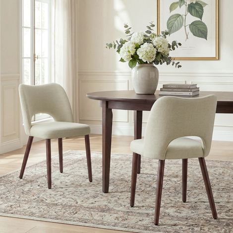 COLAMY Lot de 2 chaises de salle à manger en tissu, avec dossier incurvé ajouré, assise rembourrée épaisse, pieds en bois massif, chaises de cuisine modernes, coloris beige foncé