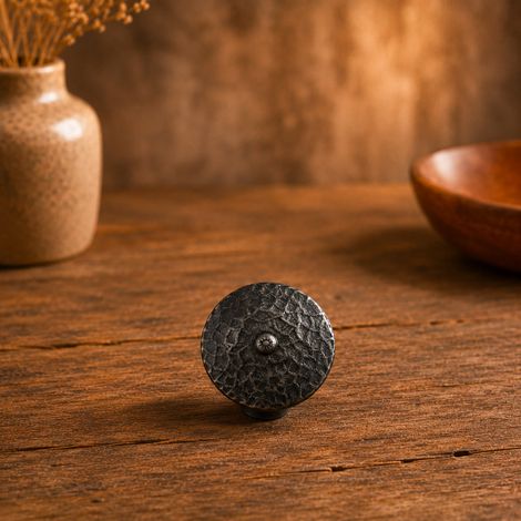 Ouvre&Déco - Bouton de meuble en zamak patiné MARTELE – Style rustique