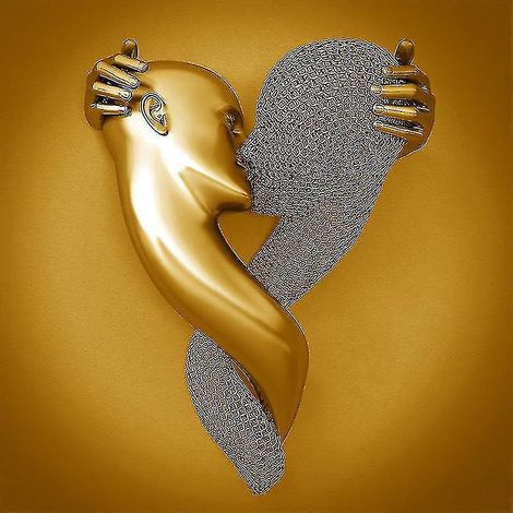 Dreidimensionale Metallwandskulptur, die ein Paar in grauer Herzform darstellt (Linglai) – 50 x 50 cm – Gold FD30
