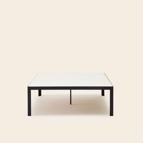 Table basse en Plateau en enduit effet béton et piètement métal noir ORELIA