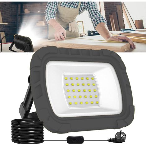Projecteur LED Rechargeable 30W, Projecteur LED Chantier Portable avec prise et câble de 1.8M, Lampe de Travail Chantier 6500k avec crochet pour Camping, Chantier, Garage, Atelier (1/5)