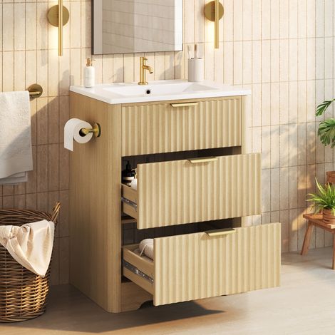 Meuble vasque sur pied 61 cm aspect bois, céramique blanche, rangement tiroirs, porte-rouleau réversible, poignées laiton doré, sans robinet, salle de bain moderne (1/5)