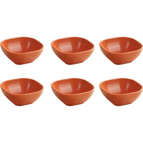 Un ensemble de 6 saucières carrées, fabriquées à partir de paille de blé, est respectueux de l'environnement.