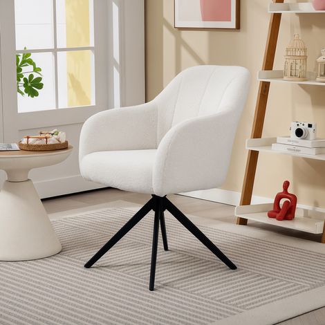 Drehbarer Loungesessel mit hochbequemer Polsterung, Stahlgestell und weißem Stoff in Teddyfleece-Optik.
