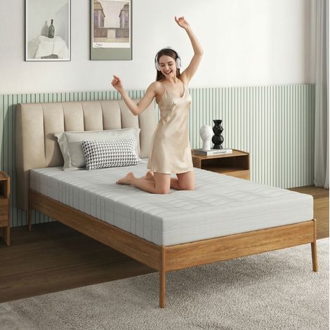 Ergonomische Schaumstoffmatratze 140x200 cm, 3D-Bezug abnehmbar und waschbar, weiß (1/5)