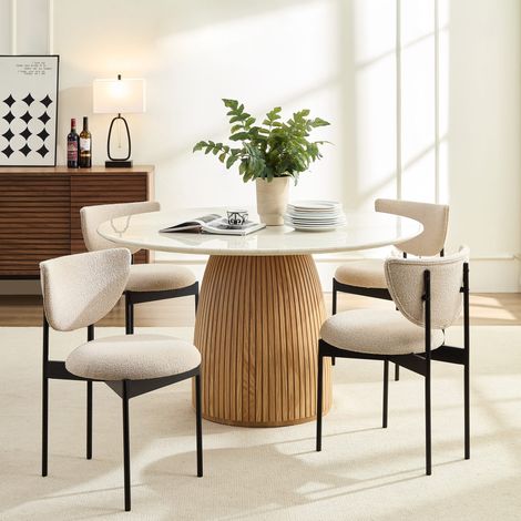 Juego de 2 sillas de comedor de estilo minimalista, con estructura de metal negro, asiento beige, tela y metal (1/5)