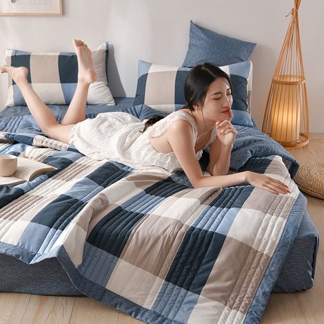 Kühlende Decke – 150 x 200 cm – Leichte Klimadecke – Mit automatischer Kühlfunktion – Ideal für ein Nickerchen im Schlafzimmer und auf Reisen (1/3)