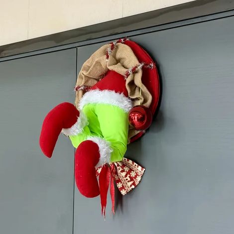 Weihnachtsschmuck in Form von Diebenmotiven, Weihnachtskränze, Weihnachtsdekoration, Szenenaufbau, Weihnachtsbasteleien