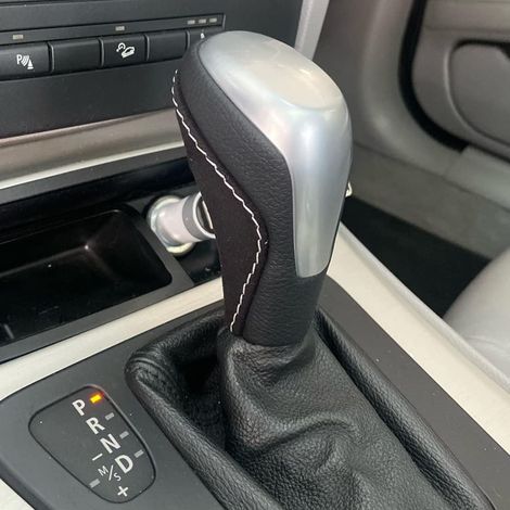 Pommeau de levier de vitesse automatique en cuir argenté pour BMW E81 E82 E87 E90 E91 E92 E93 (court) (1/5)