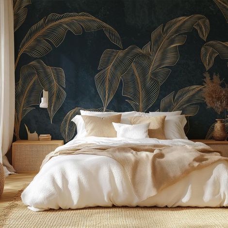 Papier peint tropical chic feuilles dorées fond bleu nuit papier peint