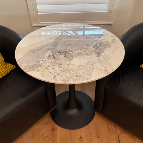 Tavolo Rotondo da Pranzo Effetto Marmo, Pietra Sinterizzata Bianco, Base Nera, Elegante Super Resistente 76x76x78cm (1/5)