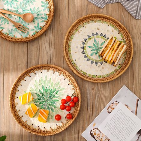 Lot de 2 plateaux en rotin faits main, colorés, en forme de coquillage, pour fruits, pain et pâtisseries. Boîte de rangement créative pour la maison, le salon ou la table basse. (1/5)