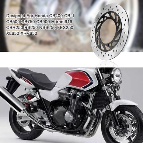 Après modification, la moto cruiser Honda est équipée de freins à disque d'un diamètre de 240 mm et d'une épaisseur de 4 mm. (1/5)