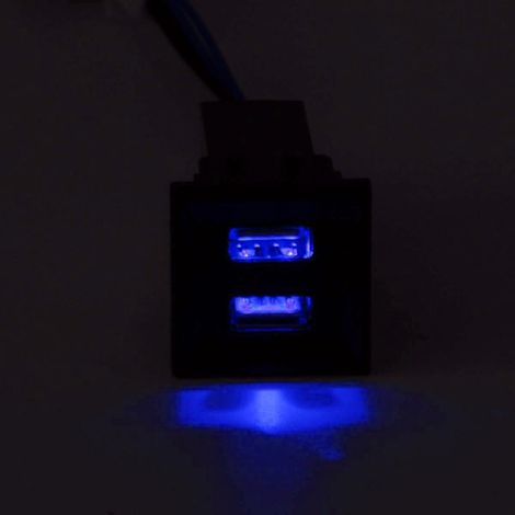 Blaues Doppel‑USB‑Einbauladegerät für Volkswagen (VW) Transporter T5 2003–2009