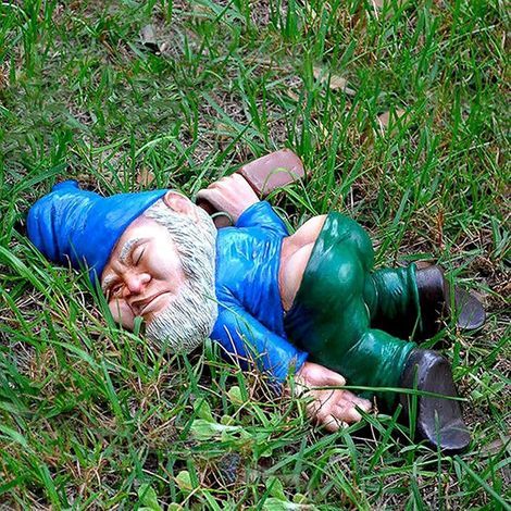 Drôle Ivre Jardin Figurine, De Jardinage Miniature Statue,Résine Bière Elfe Nain Ornements De Pelouse pour Extérieur Patio Yard Décoration-12cm (1/5)